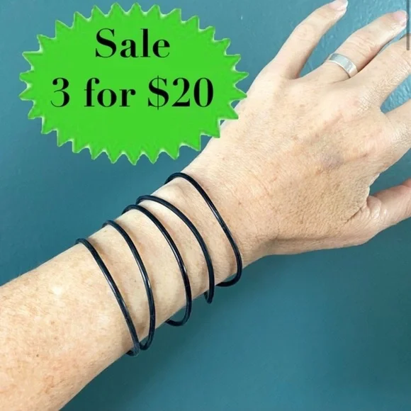 Hot Topic Black Rubber Gummy Bracelets 10 pc Silicone Jelly Wristbands 80s retro - Picture 10 of 10